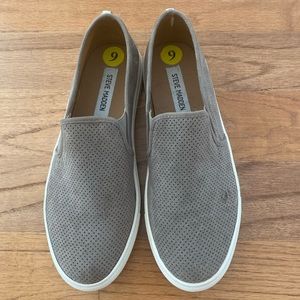 Steve Madden taupe slid on shoes